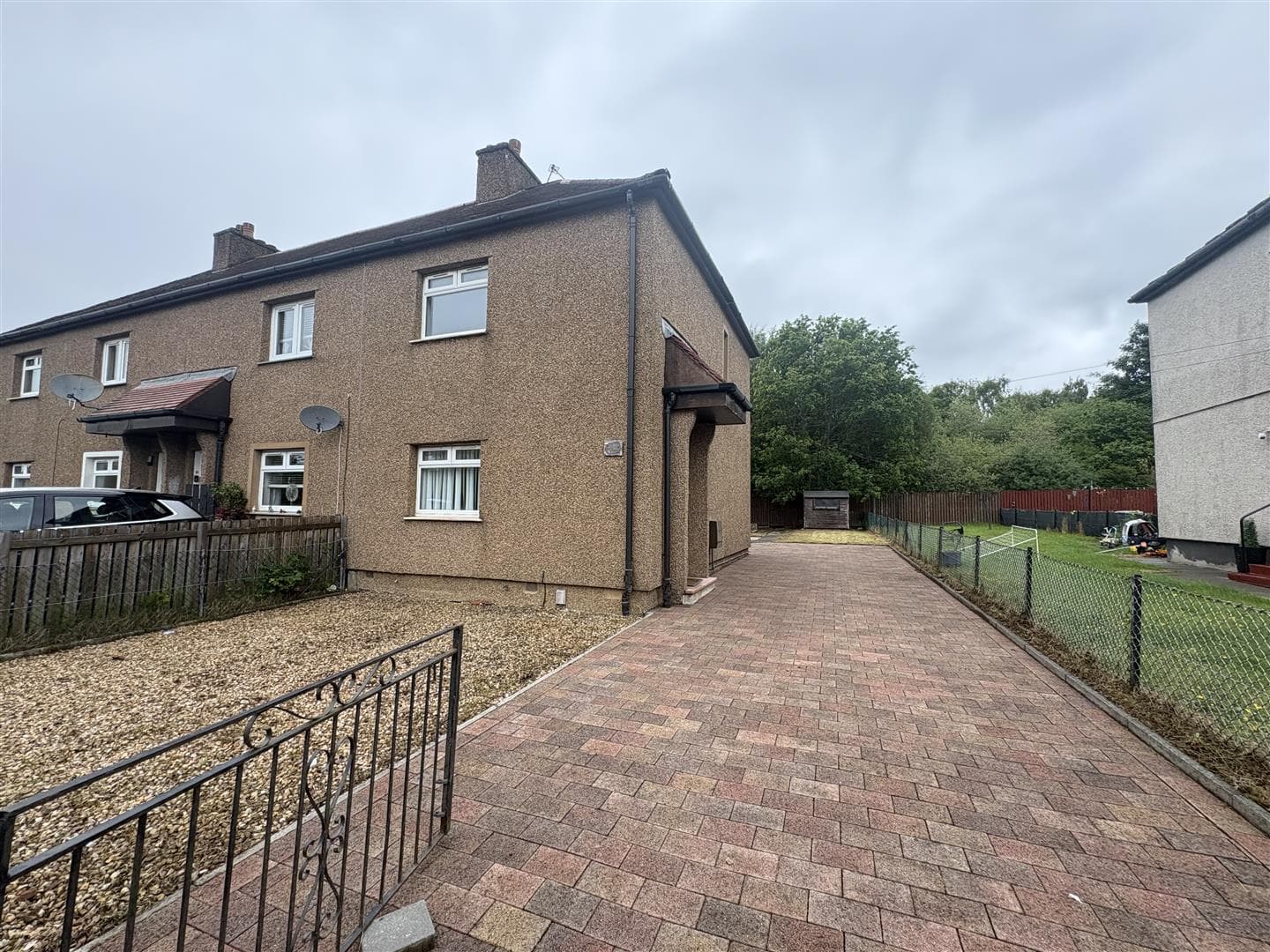 O`Wood Avenue, Holytown